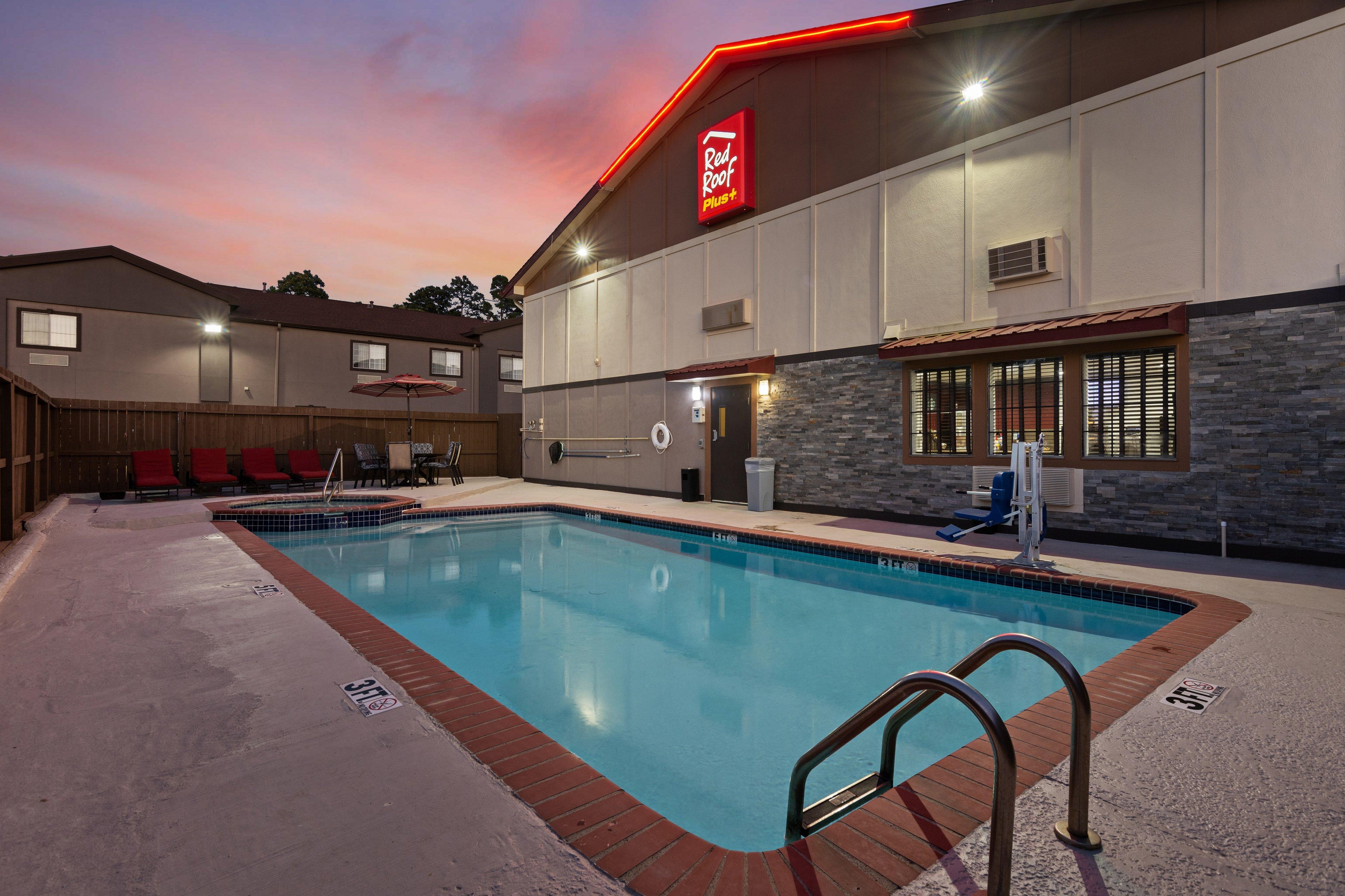 Hotel Red Roof Plus+ 3*
