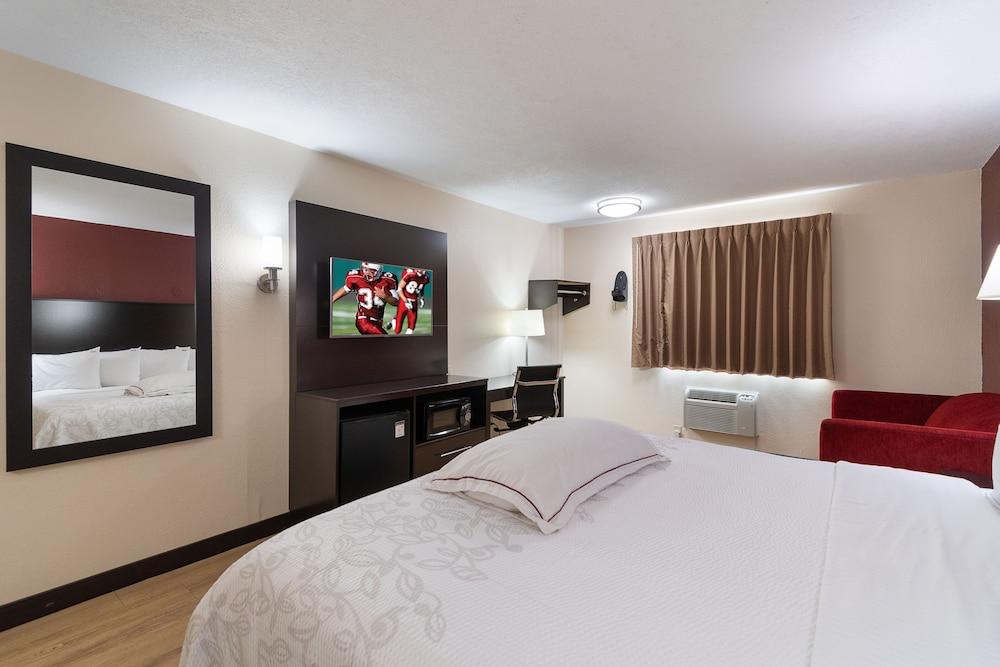 Hotel Red Roof Plus+ 3*