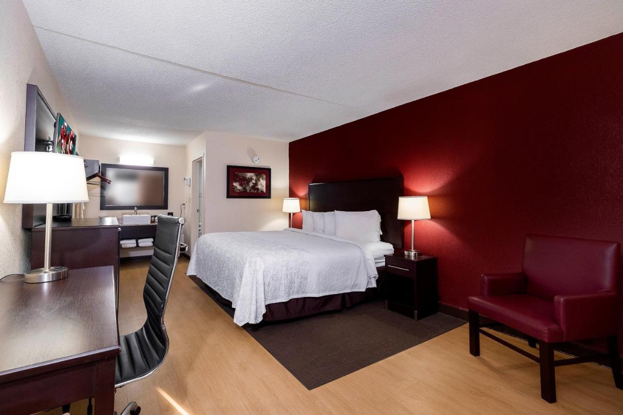 Red Roof Plus+ 3* Huntsville